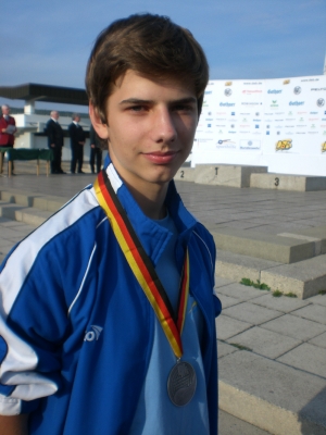 Hansi mit Medaille